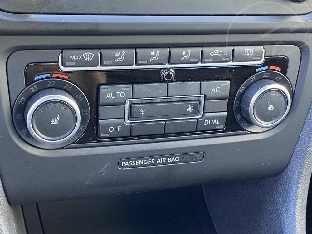 2011 Volkswagen GOLF - 27