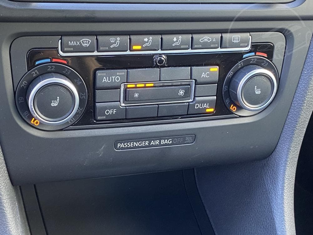 2011 Volkswagen GOLF - 29