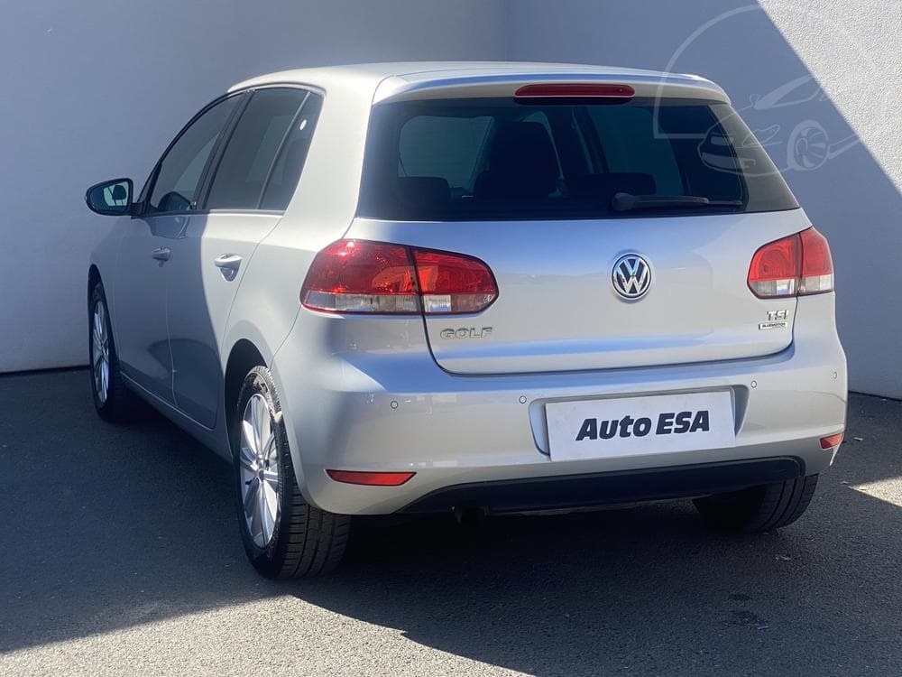 2011 Volkswagen GOLF - 11