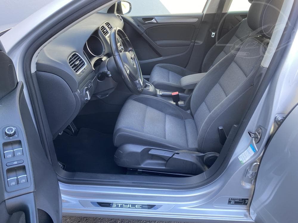 2011 Volkswagen GOLF - 17