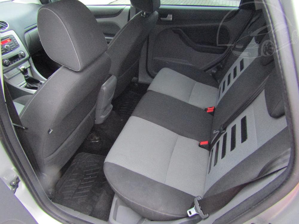 2010 Ford FOCUS - 10