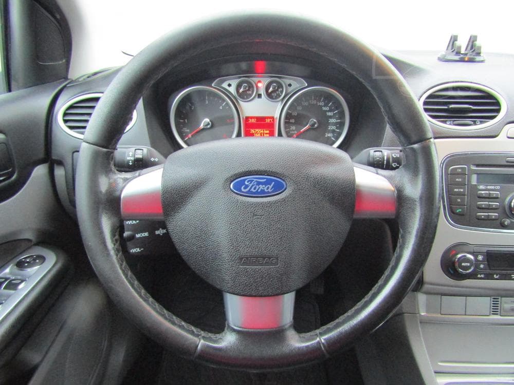 2010 Ford FOCUS - 15