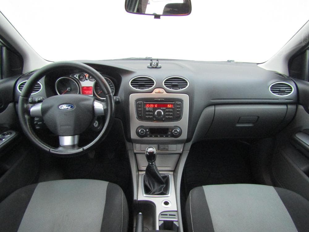 2010 Ford FOCUS - 8