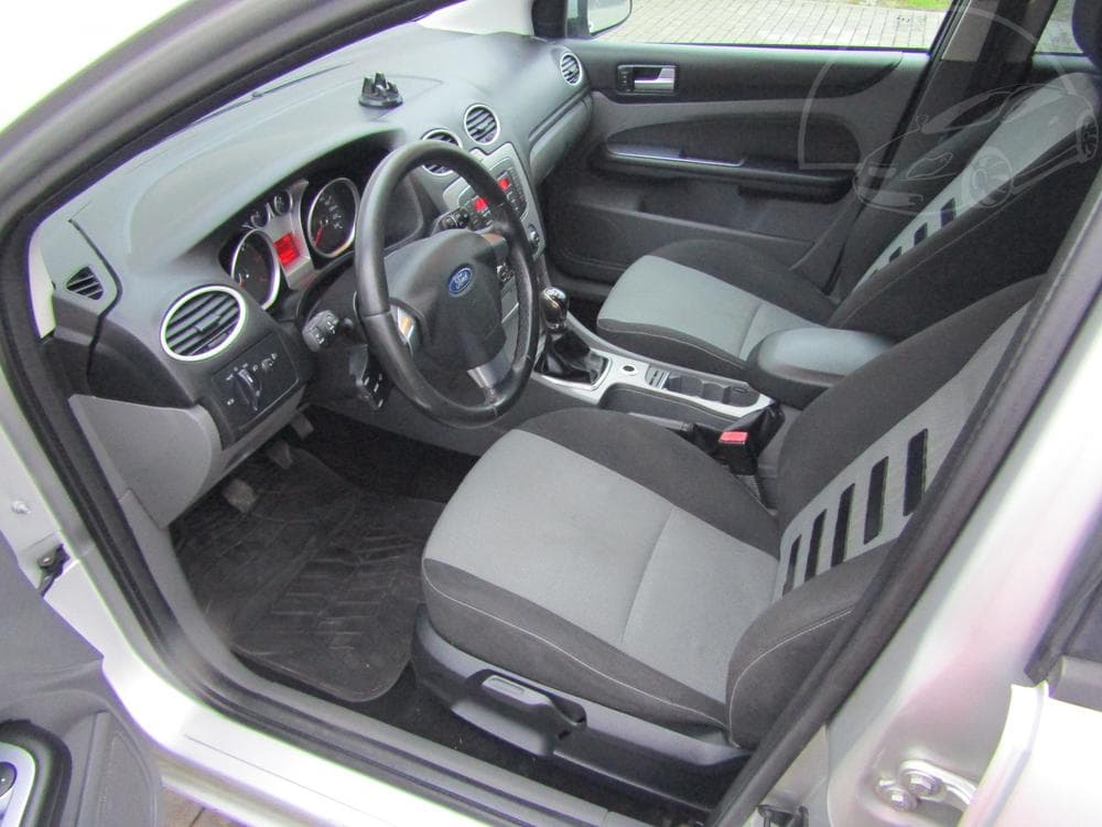 2010 Ford FOCUS - 9