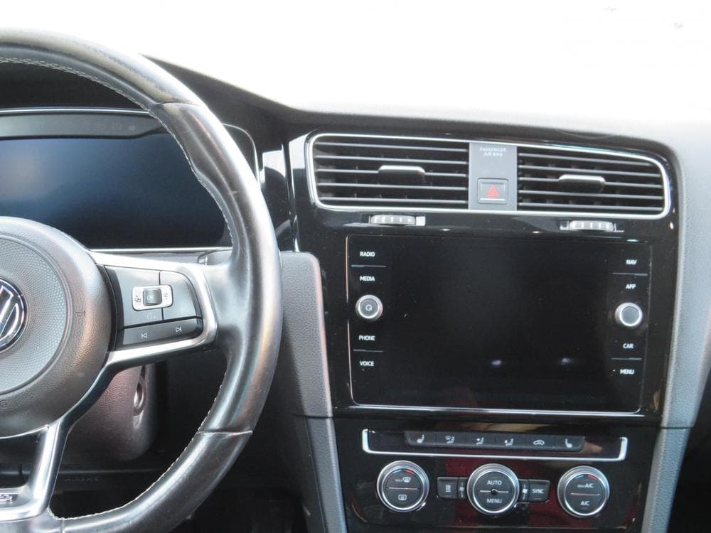 2017 Volkswagen Golf - 11