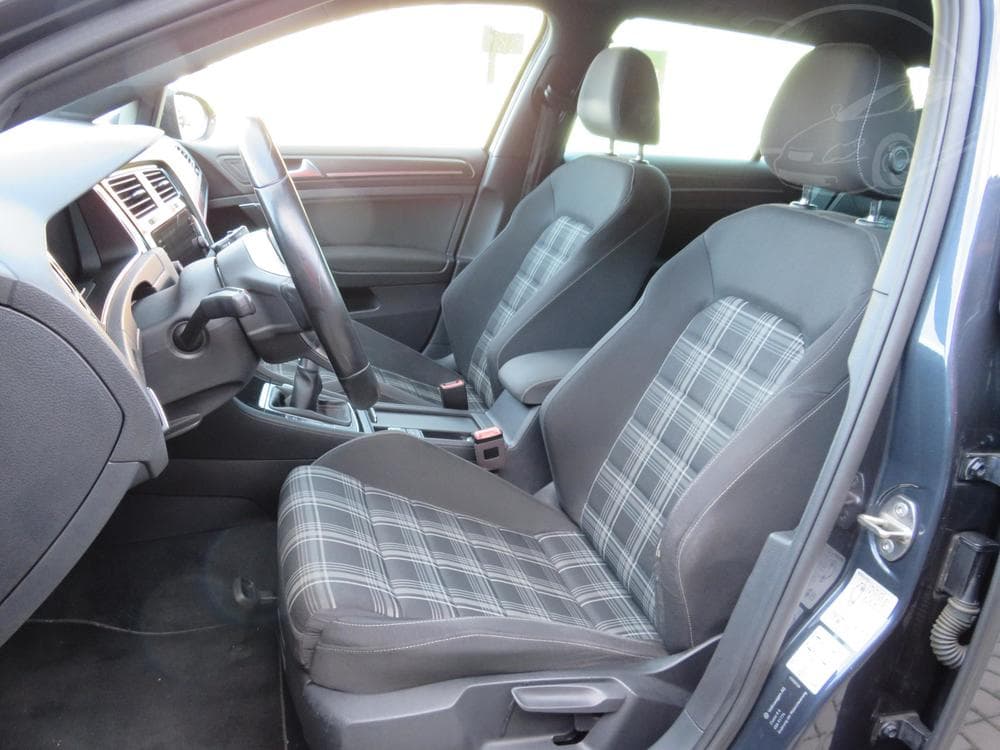 2017 Volkswagen Golf - 12