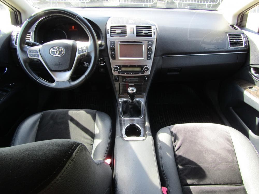 2013 Toyota AVENSIS - 8