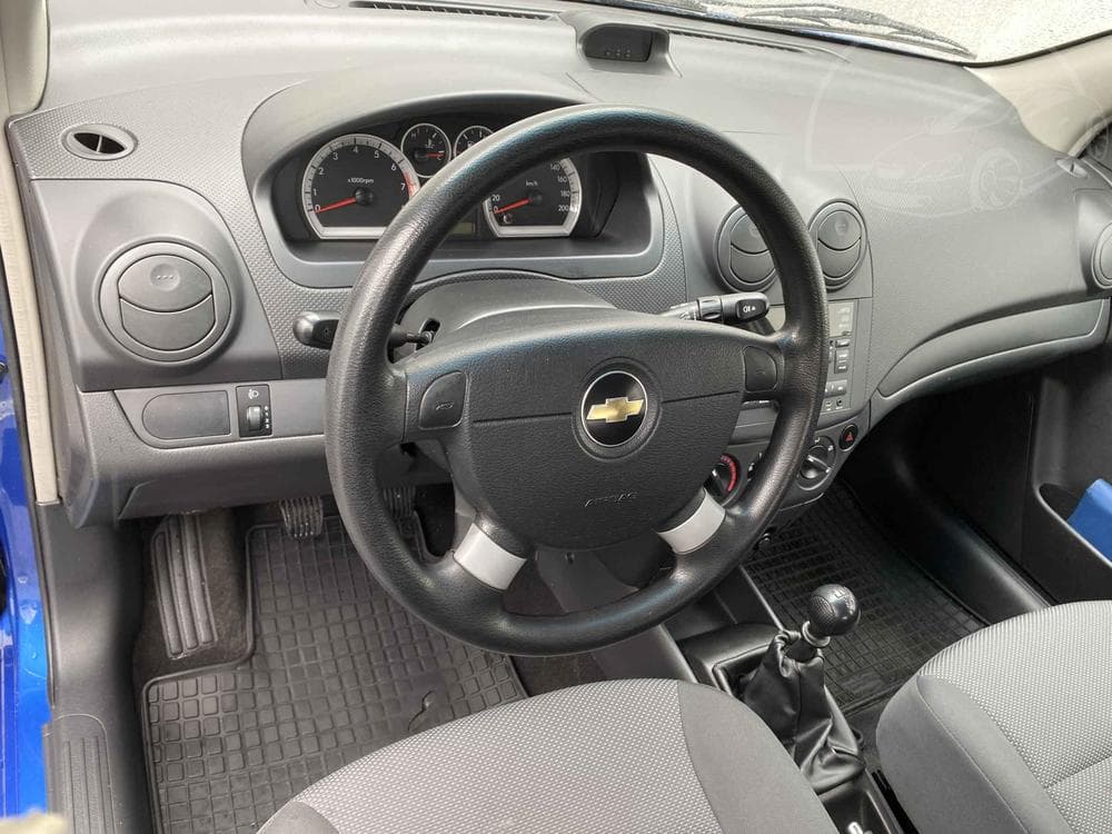 2011 Chevrolet AVEO - 12