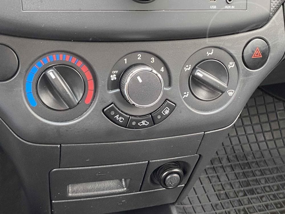 2011 Chevrolet AVEO - 13
