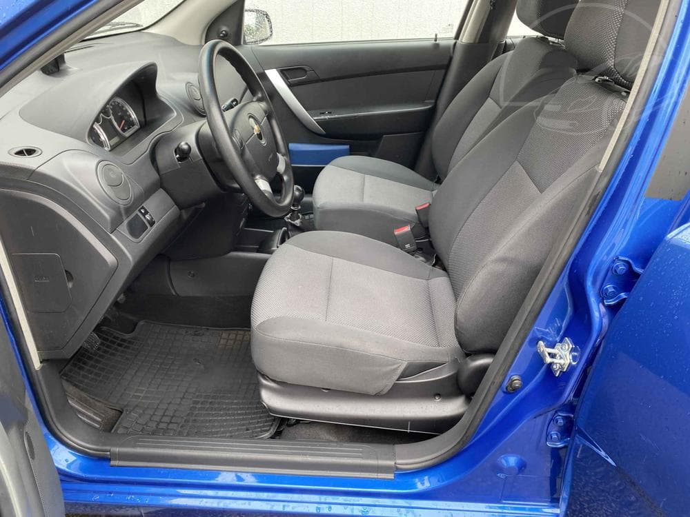 2011 Chevrolet AVEO - 9