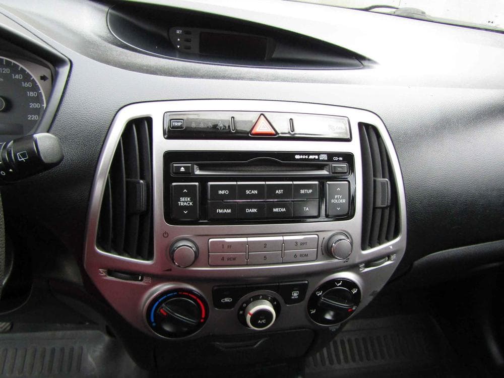 2014 Hyundai i20 - 12