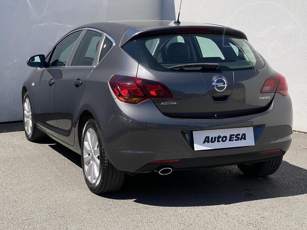 2010 Opel ASTRA - 11