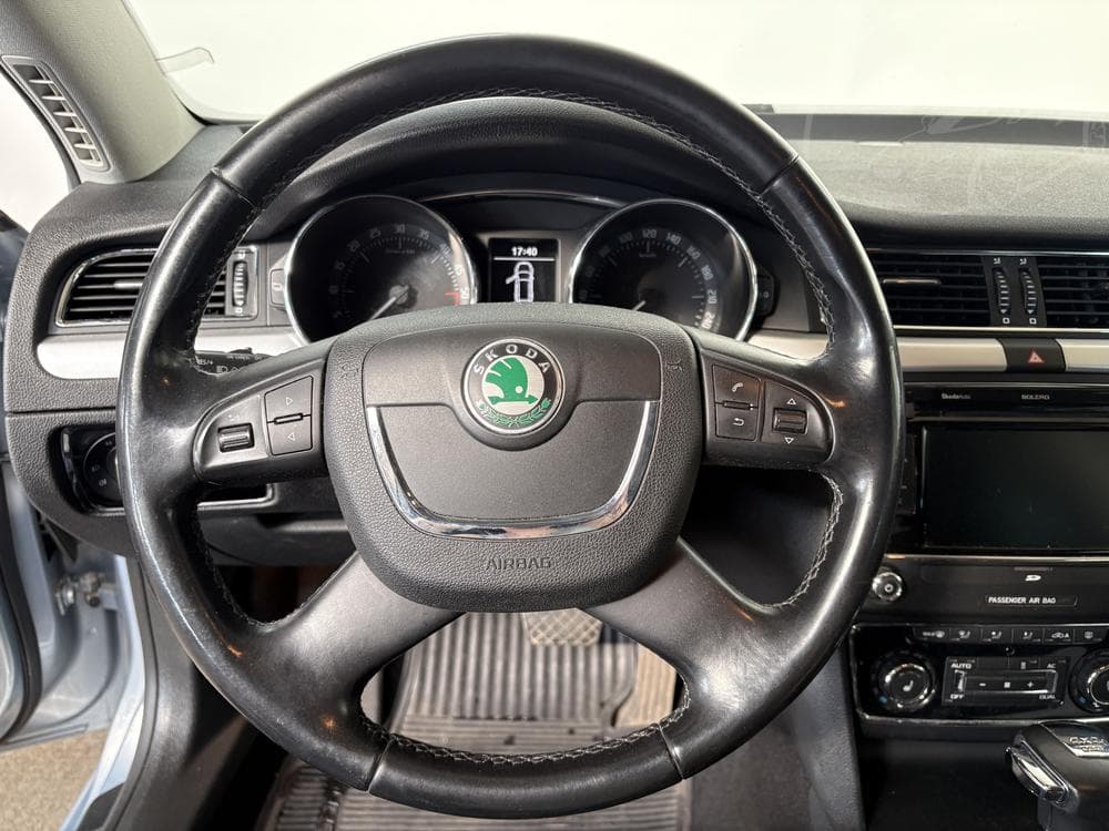 2011 Škoda SUPERB - 31