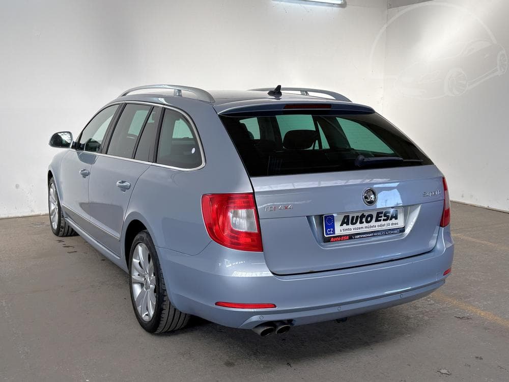 2011 Škoda SUPERB - 11