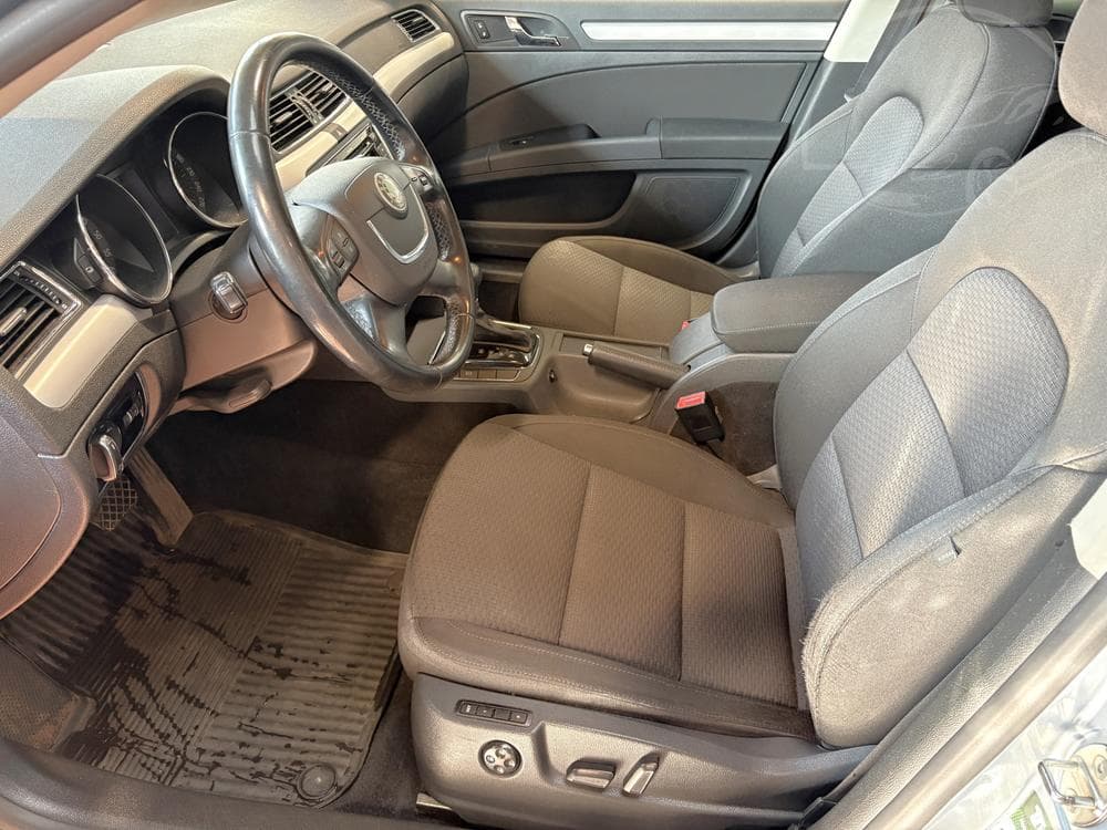 2011 Škoda SUPERB - 17
