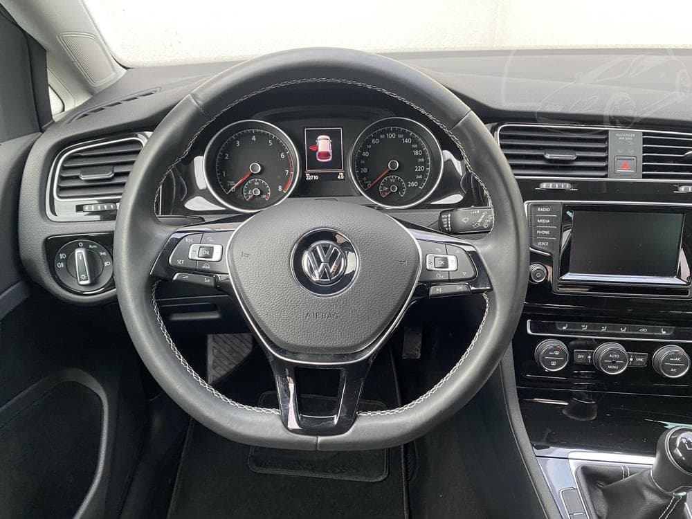 2015 Volkswagen Golf - 11