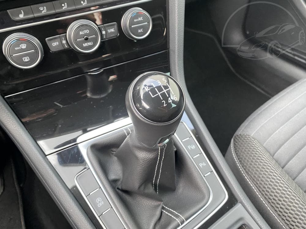 2015 Volkswagen Golf - 16