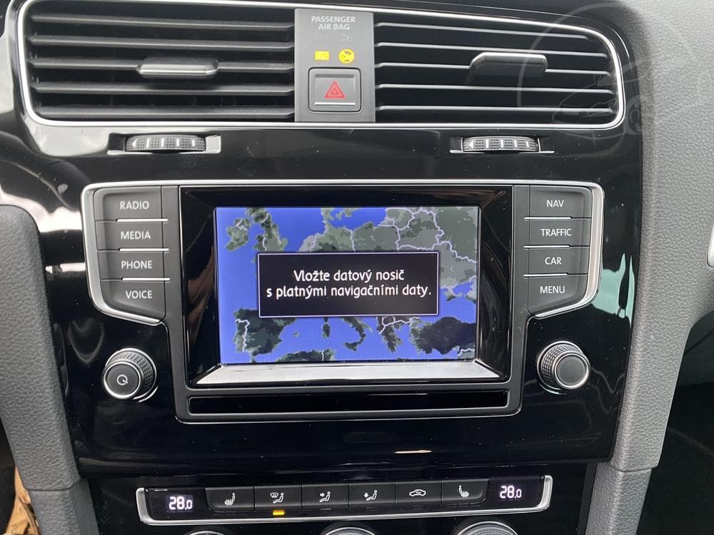 2015 Volkswagen Golf - 17