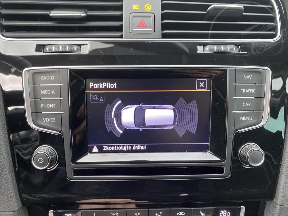 2015 Volkswagen Golf - 18