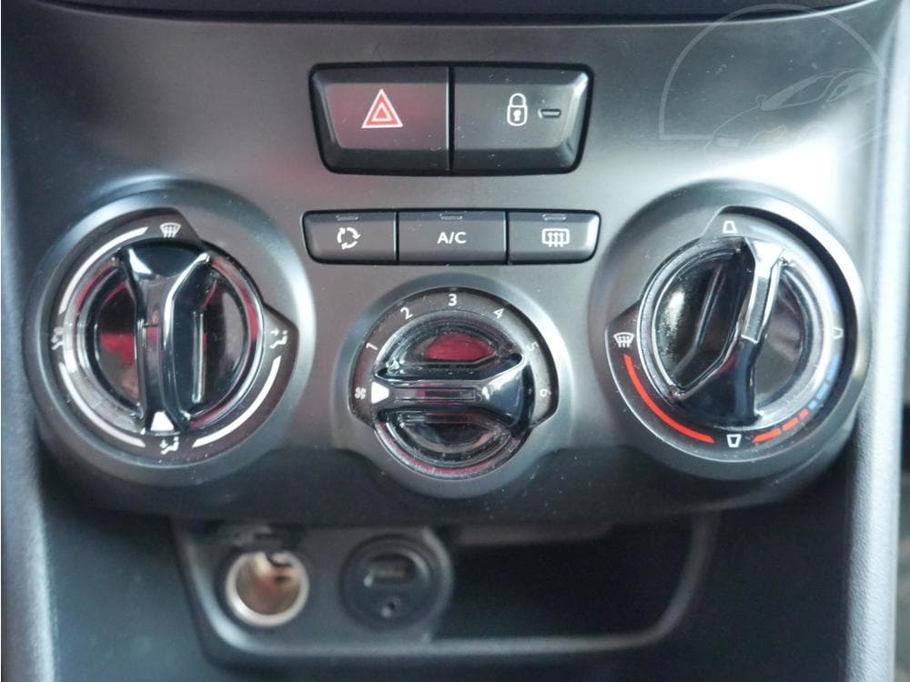 2017 Peugeot 208 - 17