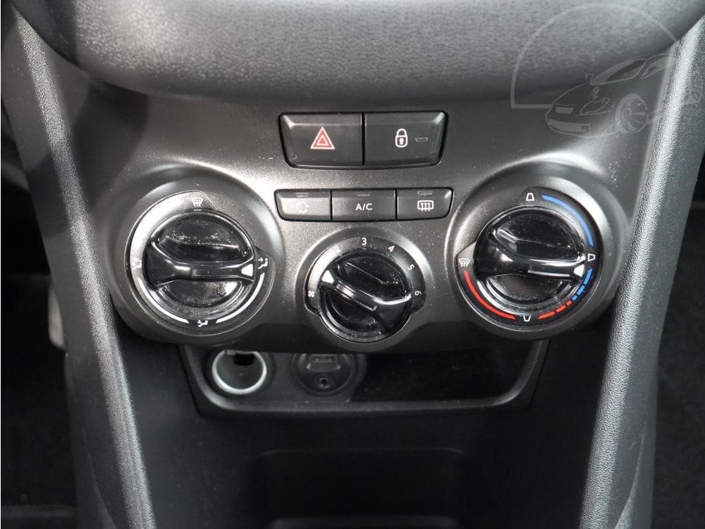 2013 Peugeot 208 - 13