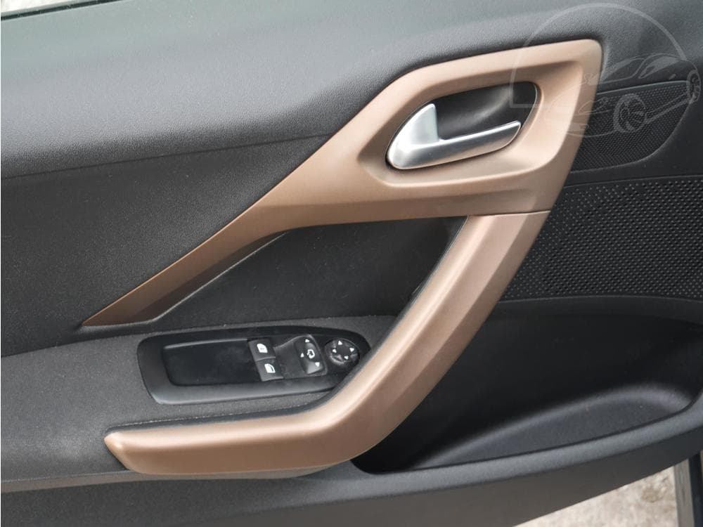 2013 Peugeot 208 - 15