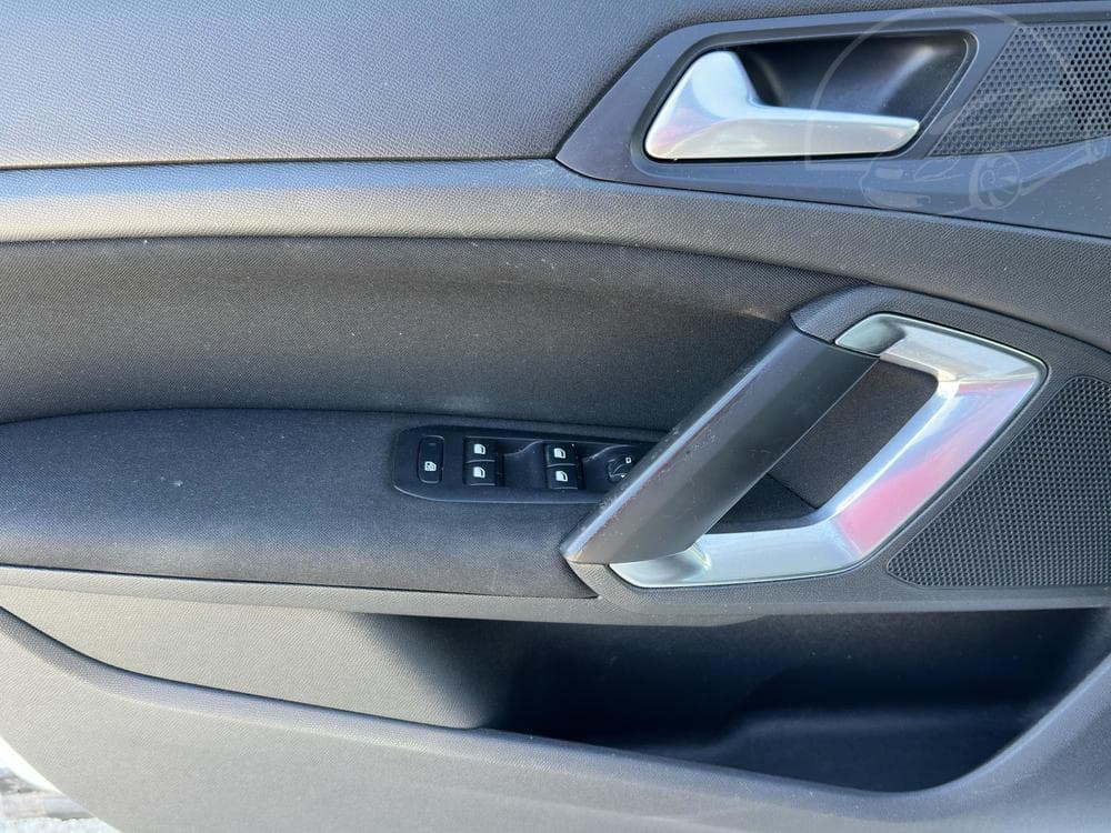 2017 Peugeot 308 - 11