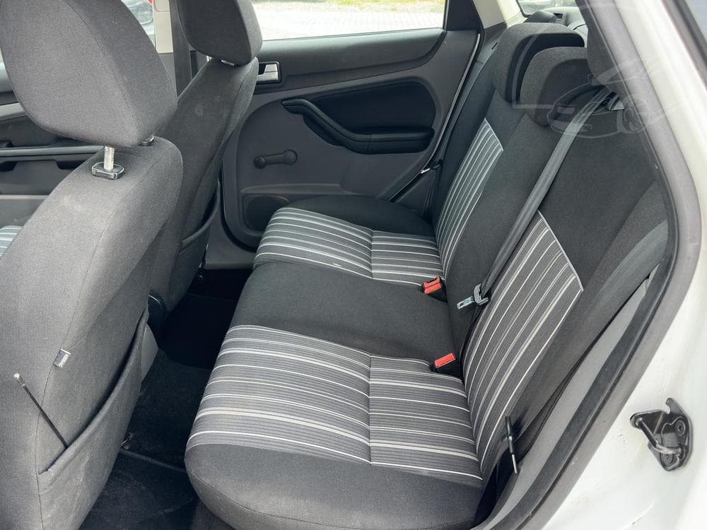 2011 Ford FOCUS - 10