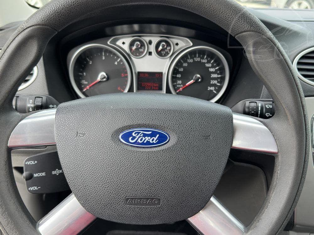 2011 Ford FOCUS - 12