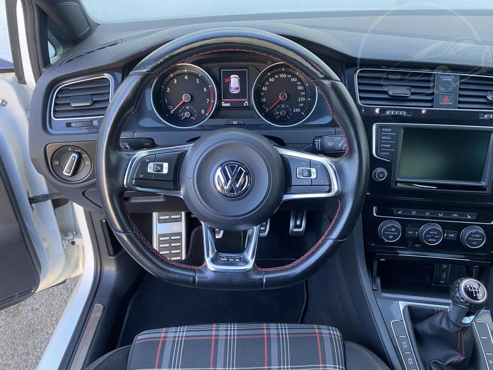 2016 Volkswagen GOLF - 41