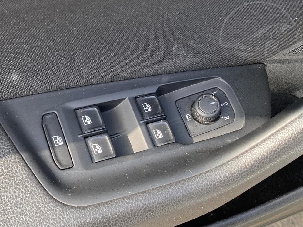 2017 Volkswagen PASSAT - 11