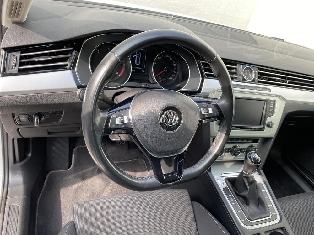 2017 Volkswagen PASSAT - 13