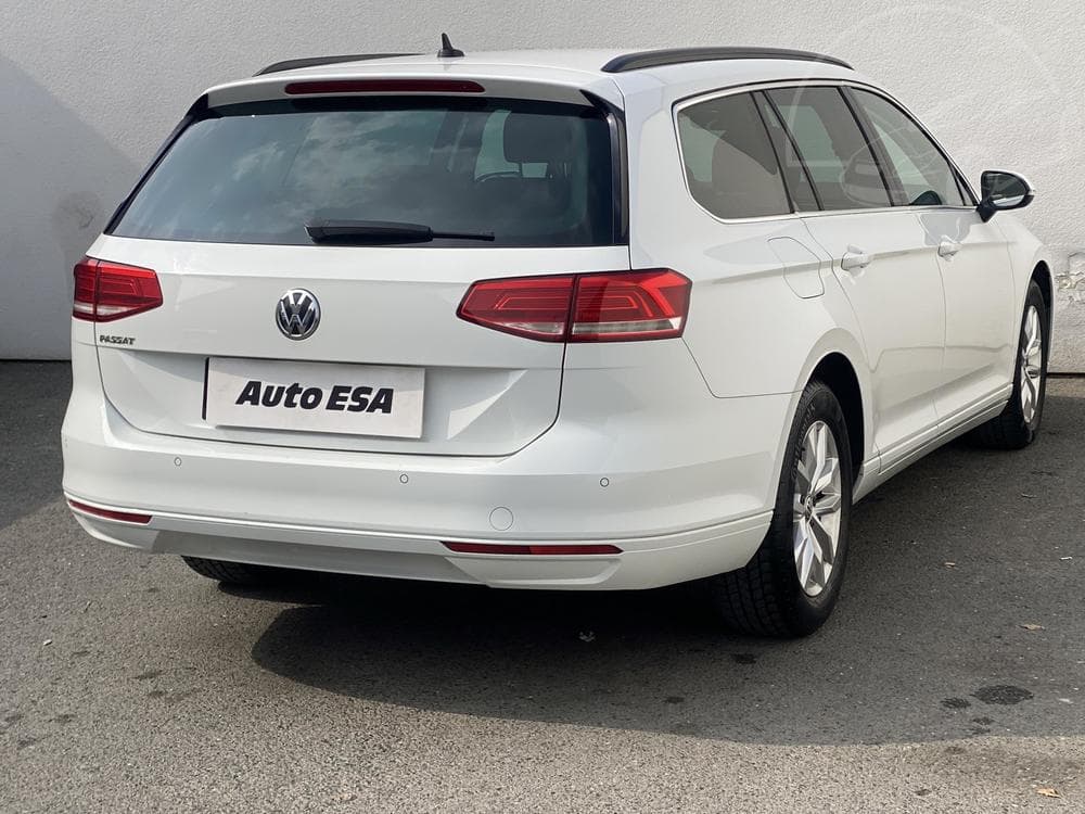 2017 Volkswagen PASSAT - 4