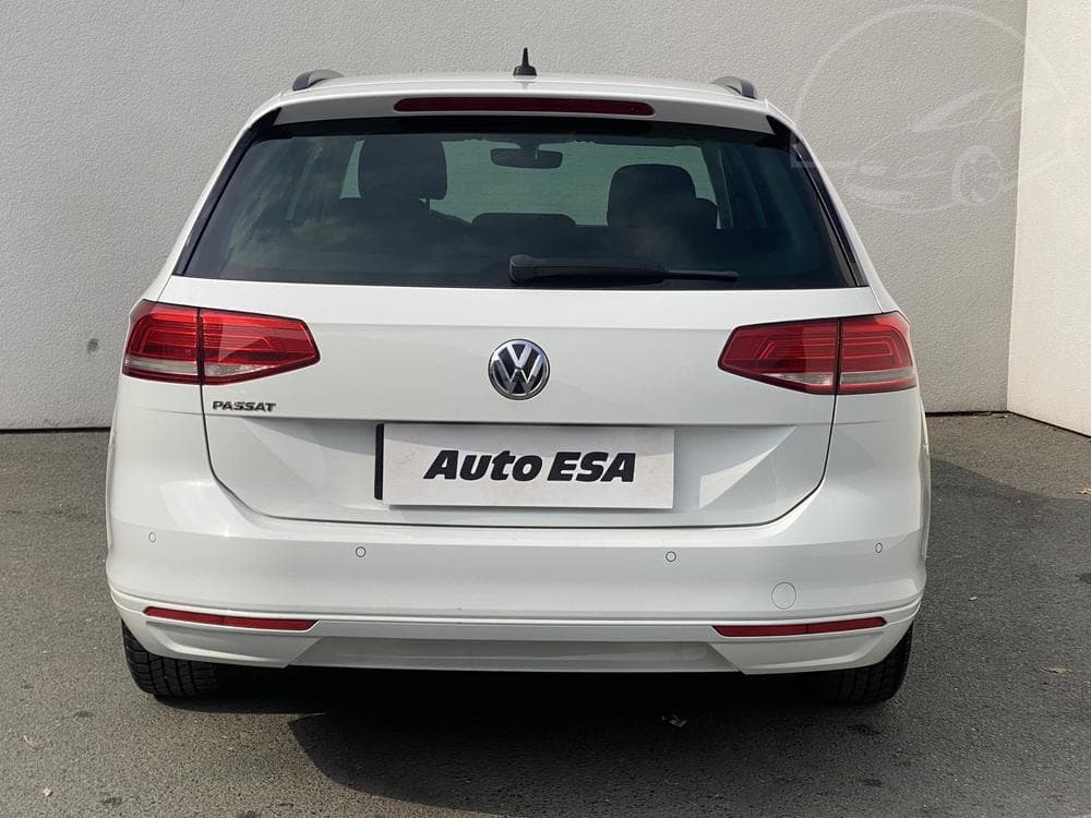 2017 Volkswagen PASSAT - 5