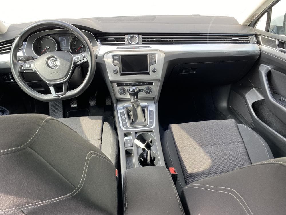 2017 Volkswagen PASSAT - 8
