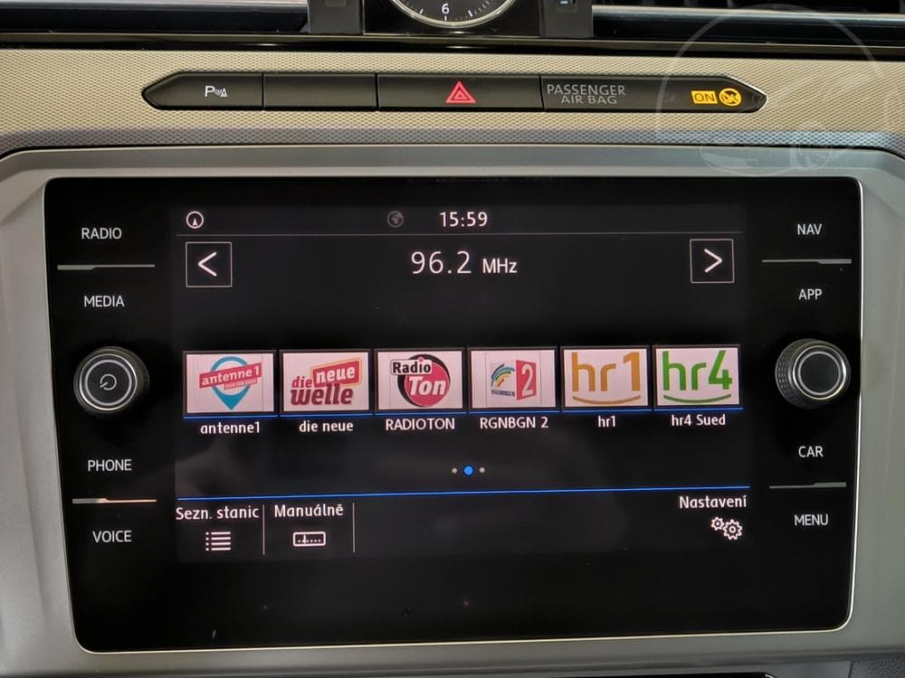 2019 Volkswagen PASSAT - 40
