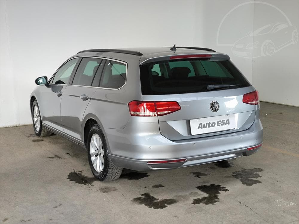 2019 Volkswagen PASSAT - 10
