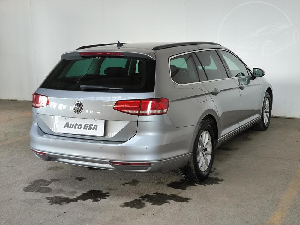 2019 Volkswagen PASSAT - 16