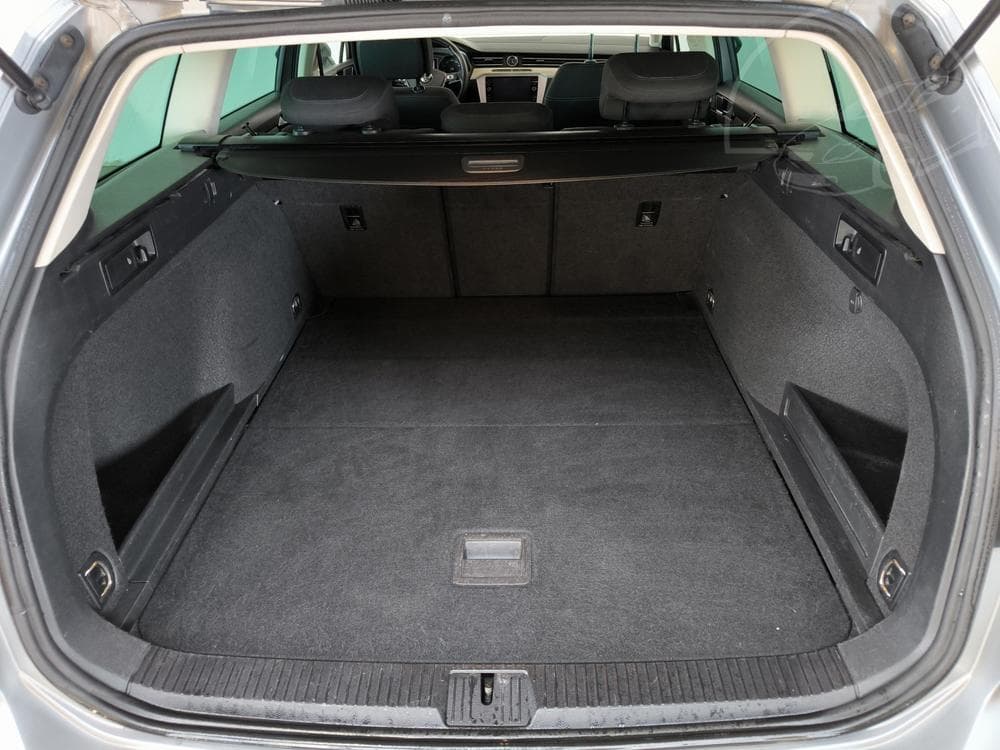 2019 Volkswagen PASSAT - 19