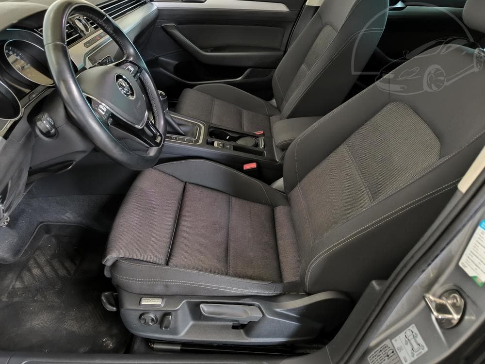 2019 Volkswagen PASSAT - 25