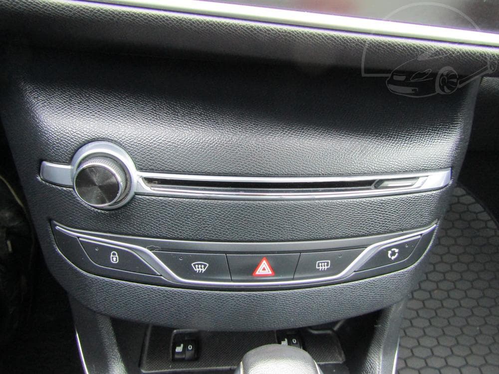 2015 Peugeot 308 - 15