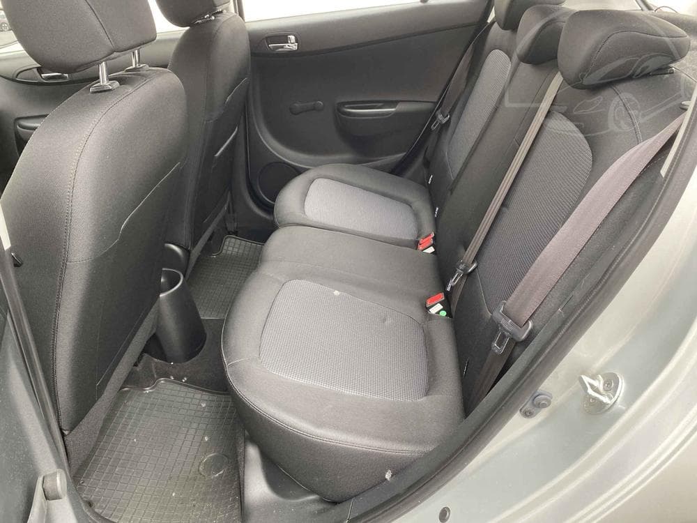 2013 Hyundai i20 - 10