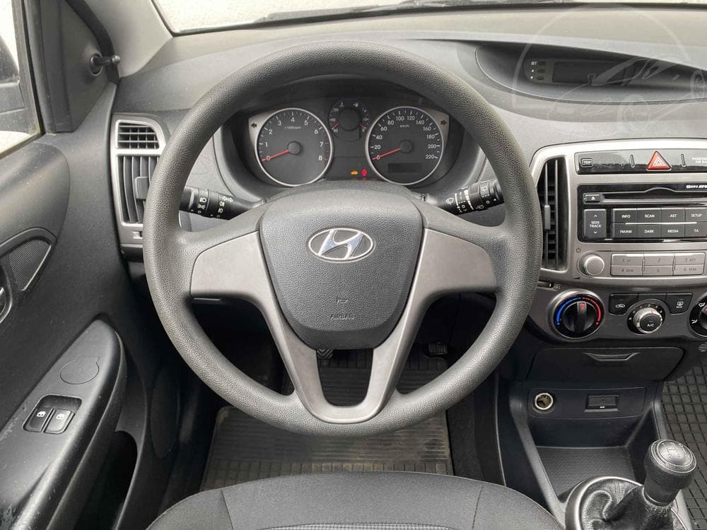 2013 Hyundai i20 - 11