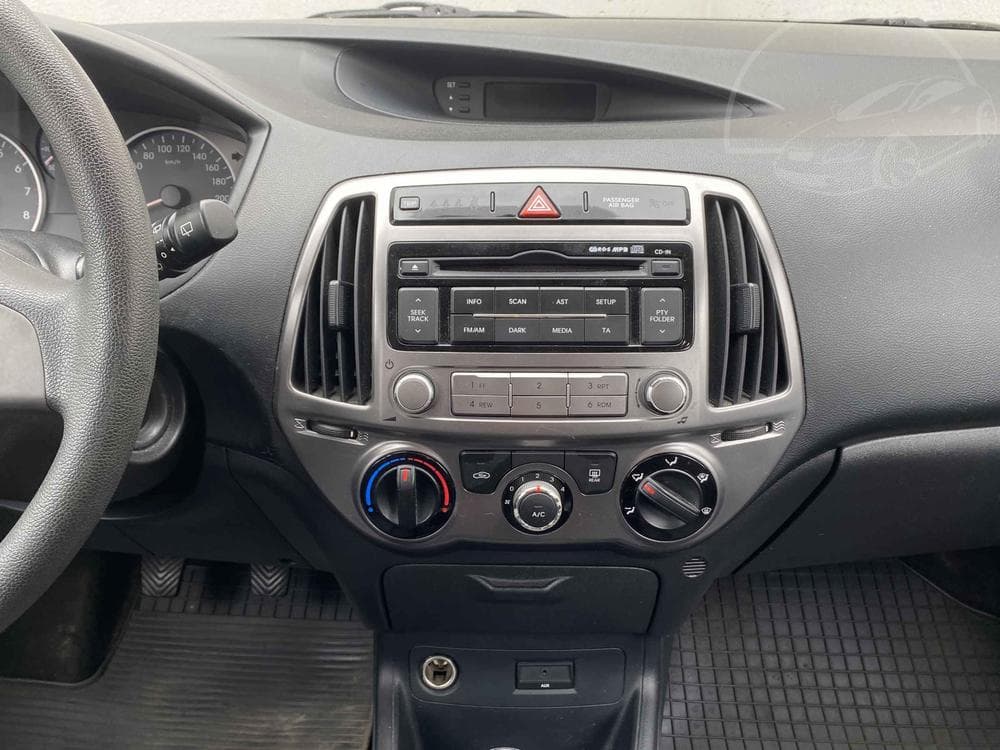 2013 Hyundai i20 - 12