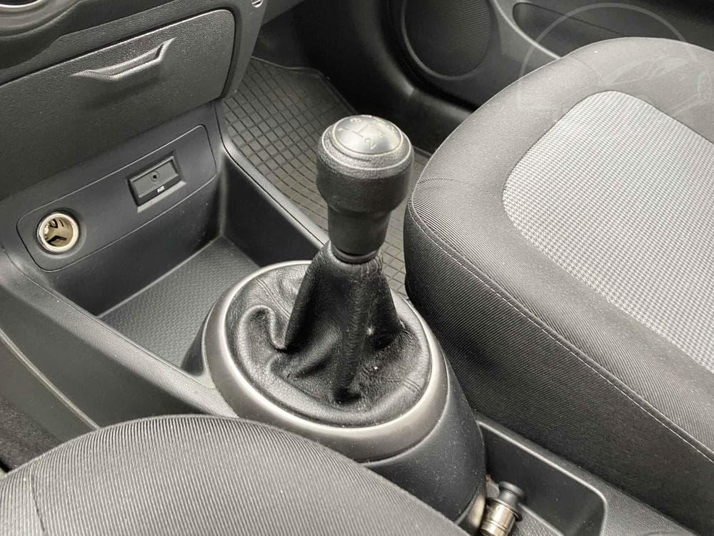 2013 Hyundai i20 - 14
