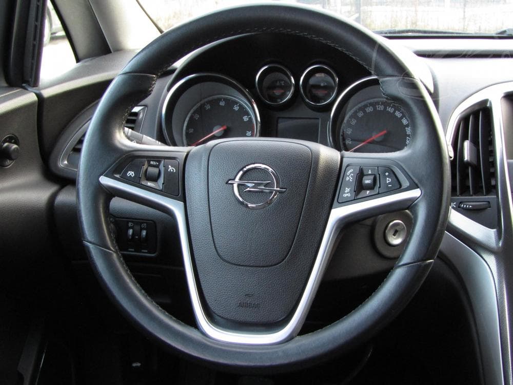 2010 Opel ASTRA - 11