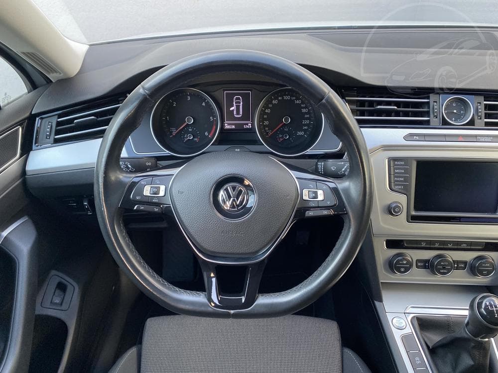 2016 Volkswagen PASSAT - 11