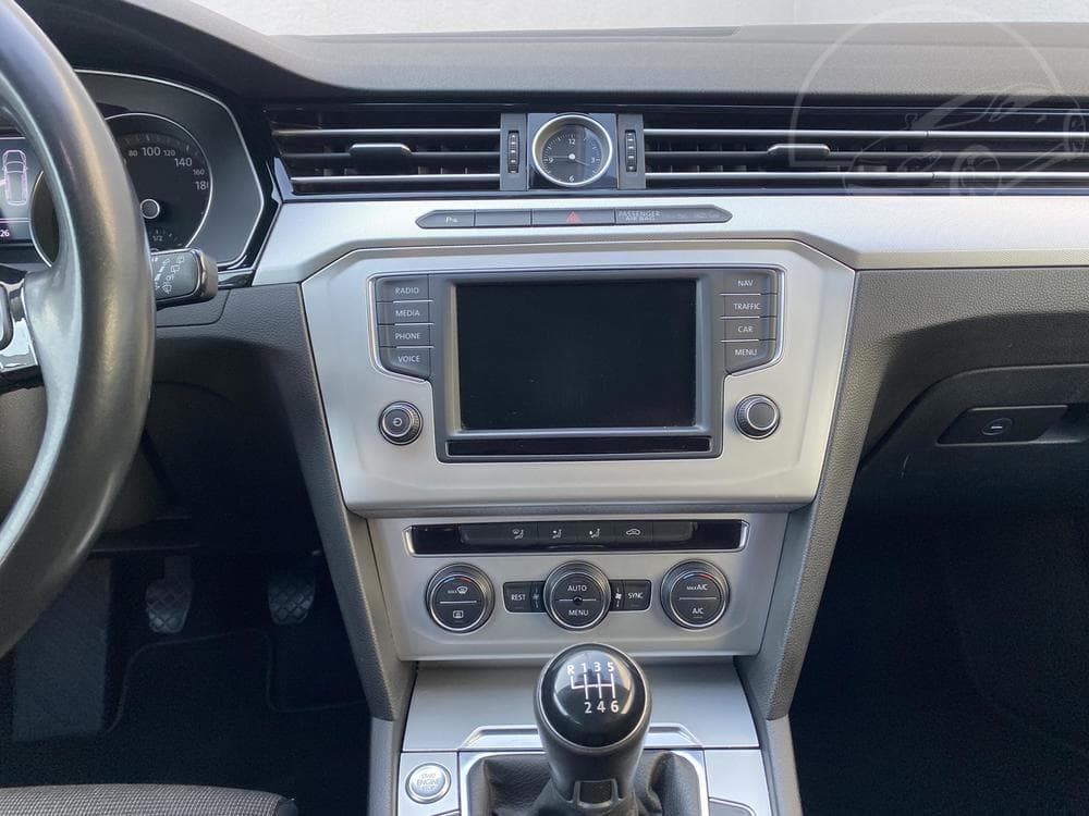 2016 Volkswagen PASSAT - 12