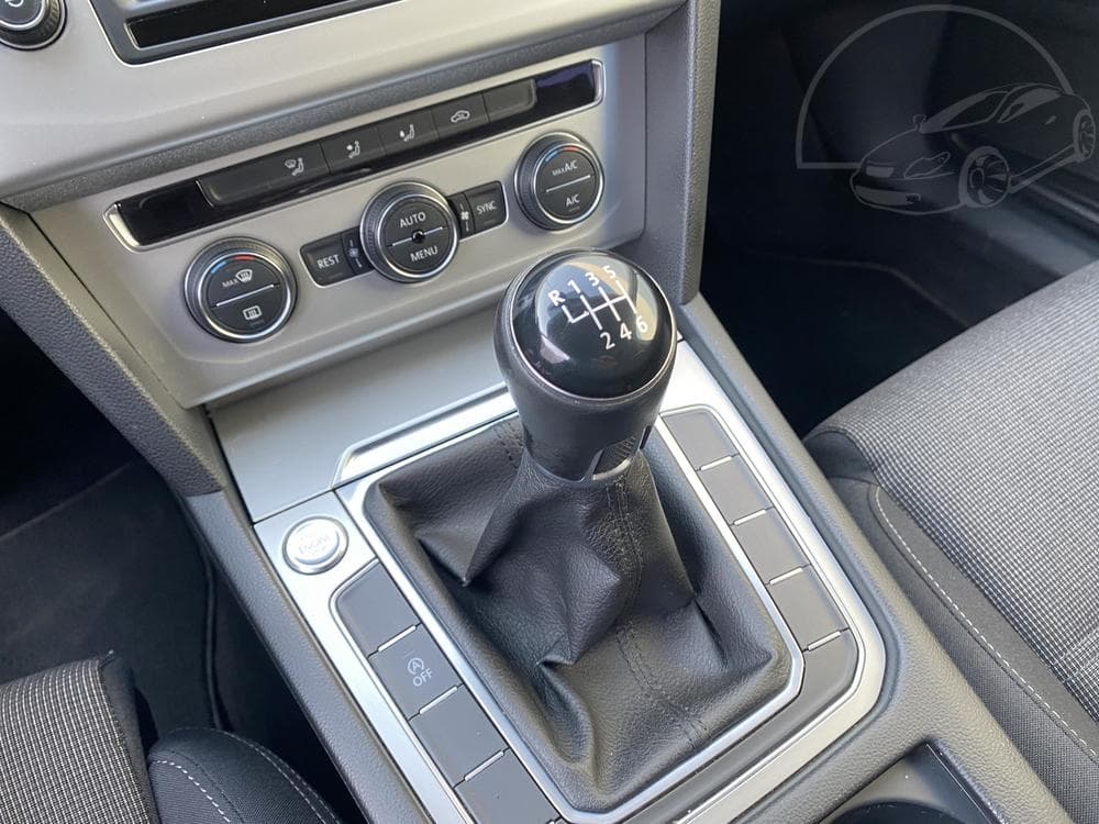 2016 Volkswagen PASSAT - 17