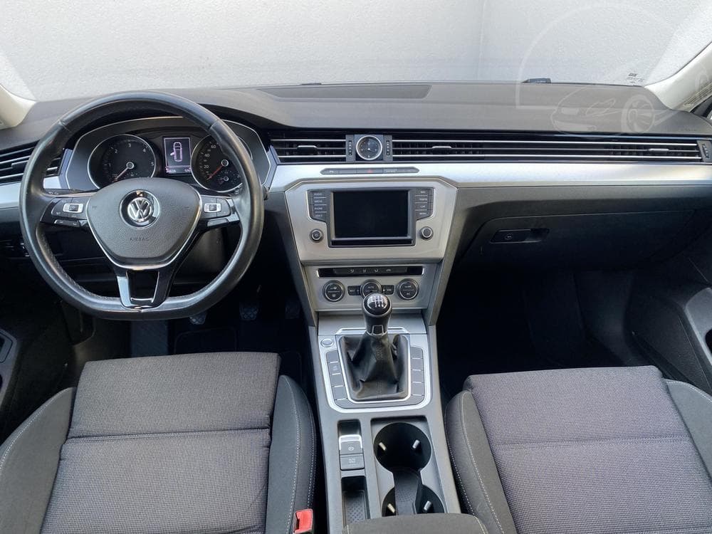 2016 Volkswagen PASSAT - 8